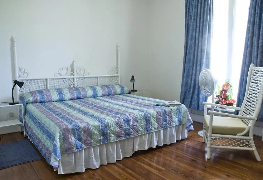 דובר Beverley Apartments 0*,